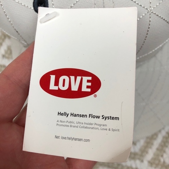 Helly Hansen x New Era Rare Love Campaign New NWT 7 - Picture 7 of 8